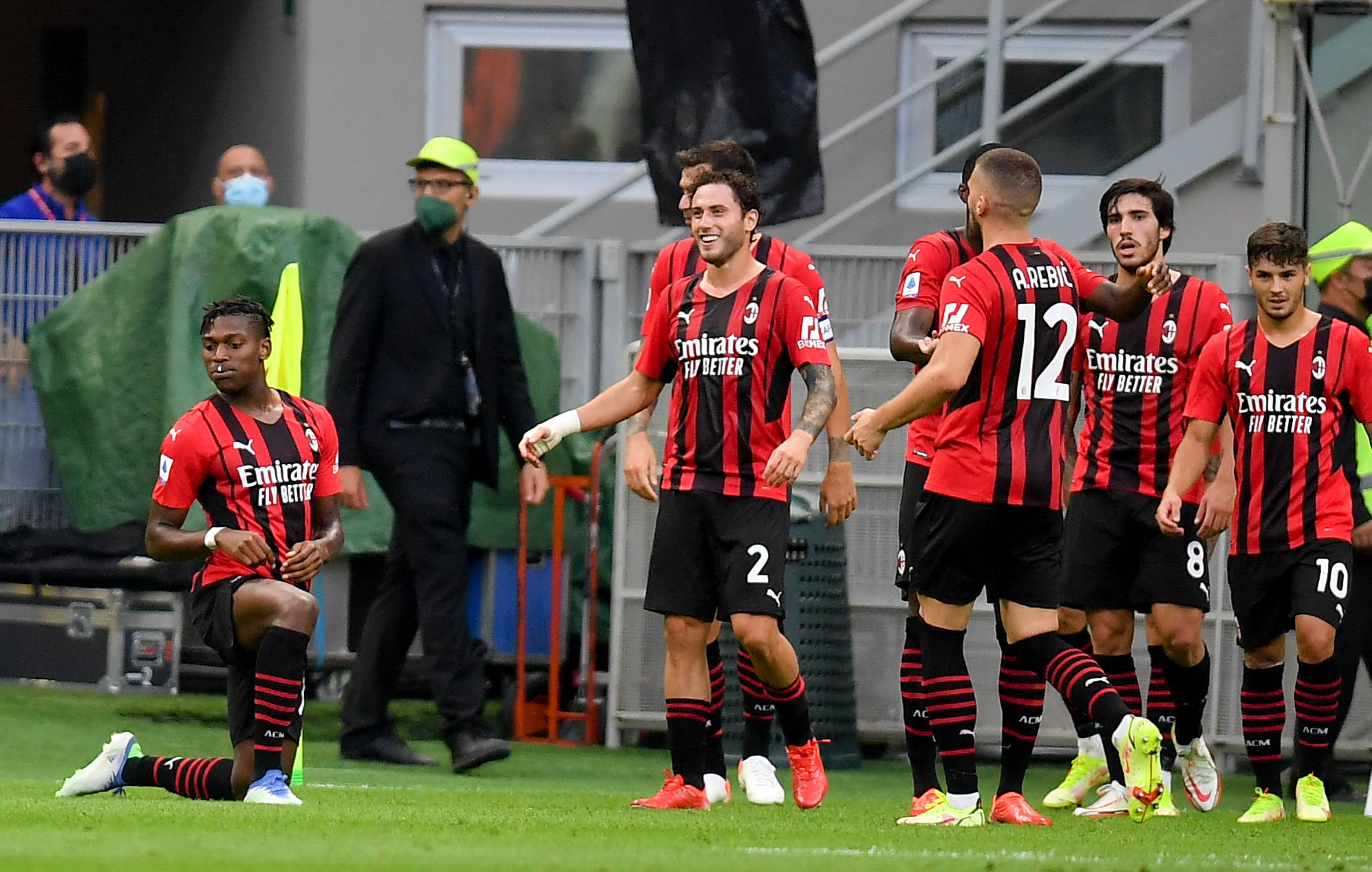 拜仁慕尼黑莱万帽子戏法再创纪录（拜仁莱万戴帽再次刷新纪录）