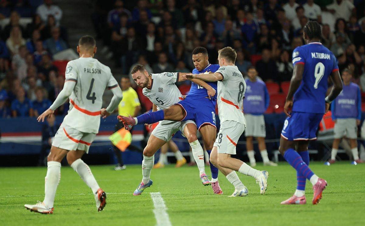 独行侠迎战掘金 克莱&克里斯蒂小概率出战 华盛顿出战成疑（独行侠对阵掘金：克莱与克里斯蒂出场概率偏低，华盛顿出战成疑）