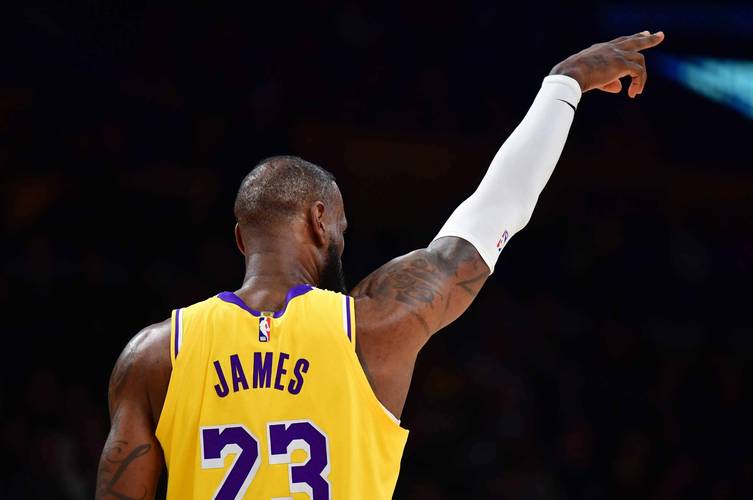 国际足球与篮球赛事2025–2026赛程公布（2025-2026赛季国际足球与篮球赛程正式发布）