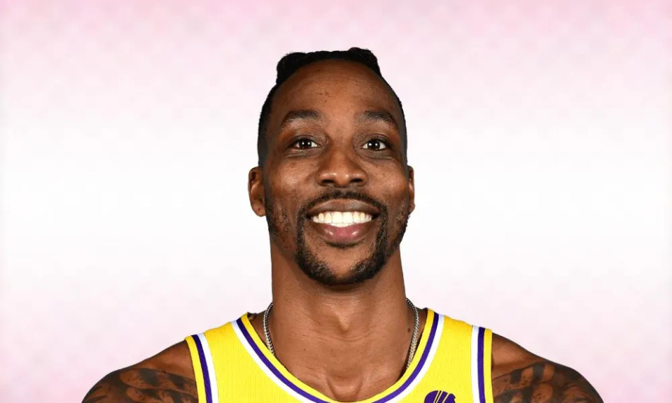 混团世界杯：梁靖崑单打告负莎头双打得分 中国8-2法国（混团世界杯战报：中国8-2胜法国，梁靖崑单打憾负，莎头双打建功）